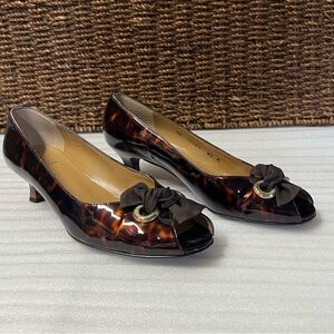 Stuart Weitzman Tortoise Shell Peep Toe Pumps With Bows Size 6.5